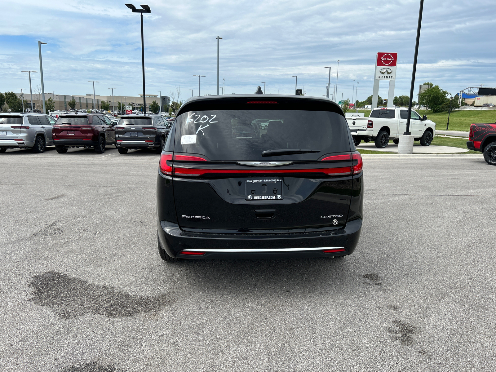 2024 Chrysler Pacifica Limited 8