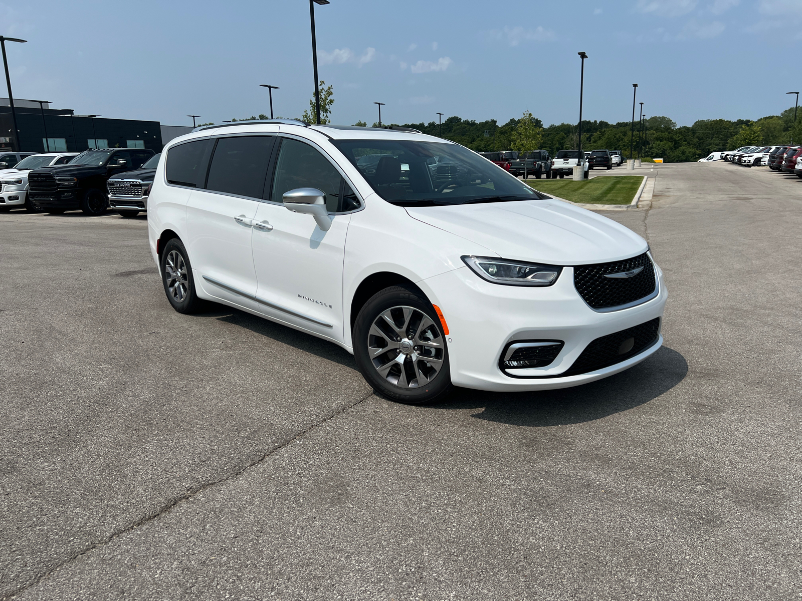 2024 Chrysler Pacifica Hybrid Pinnacle 1