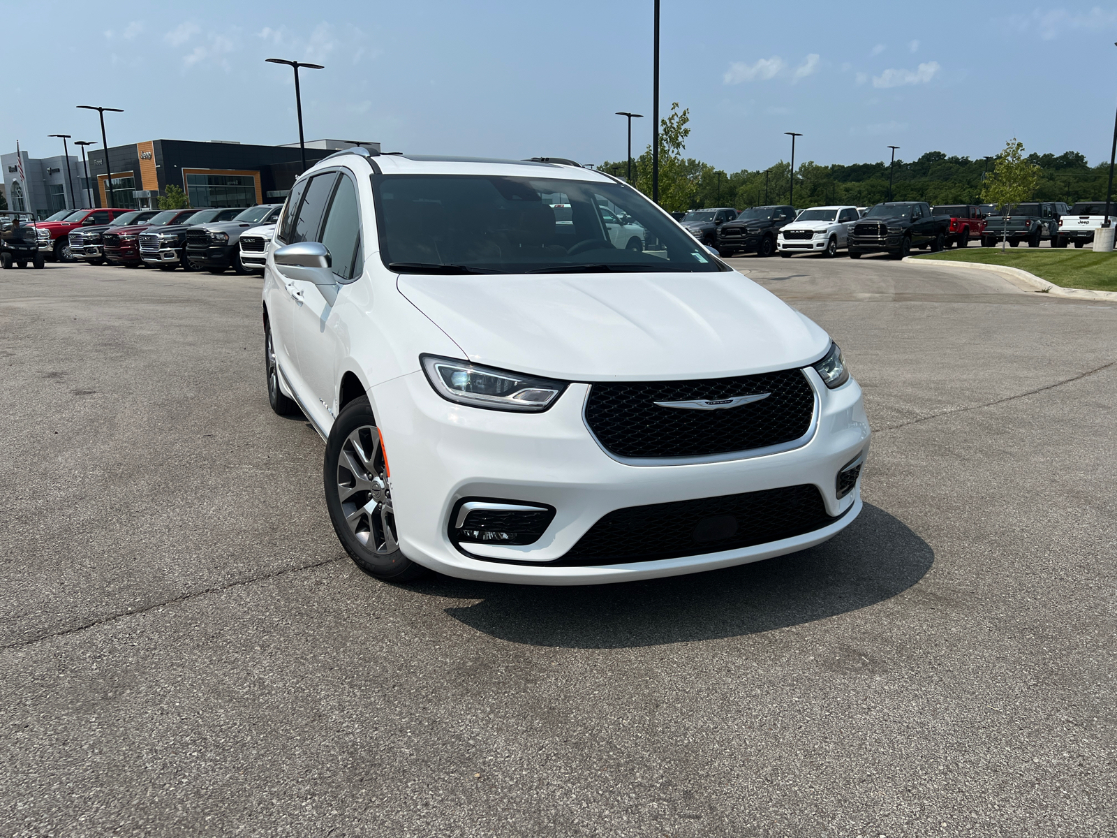 2024 Chrysler Pacifica Hybrid Pinnacle 2