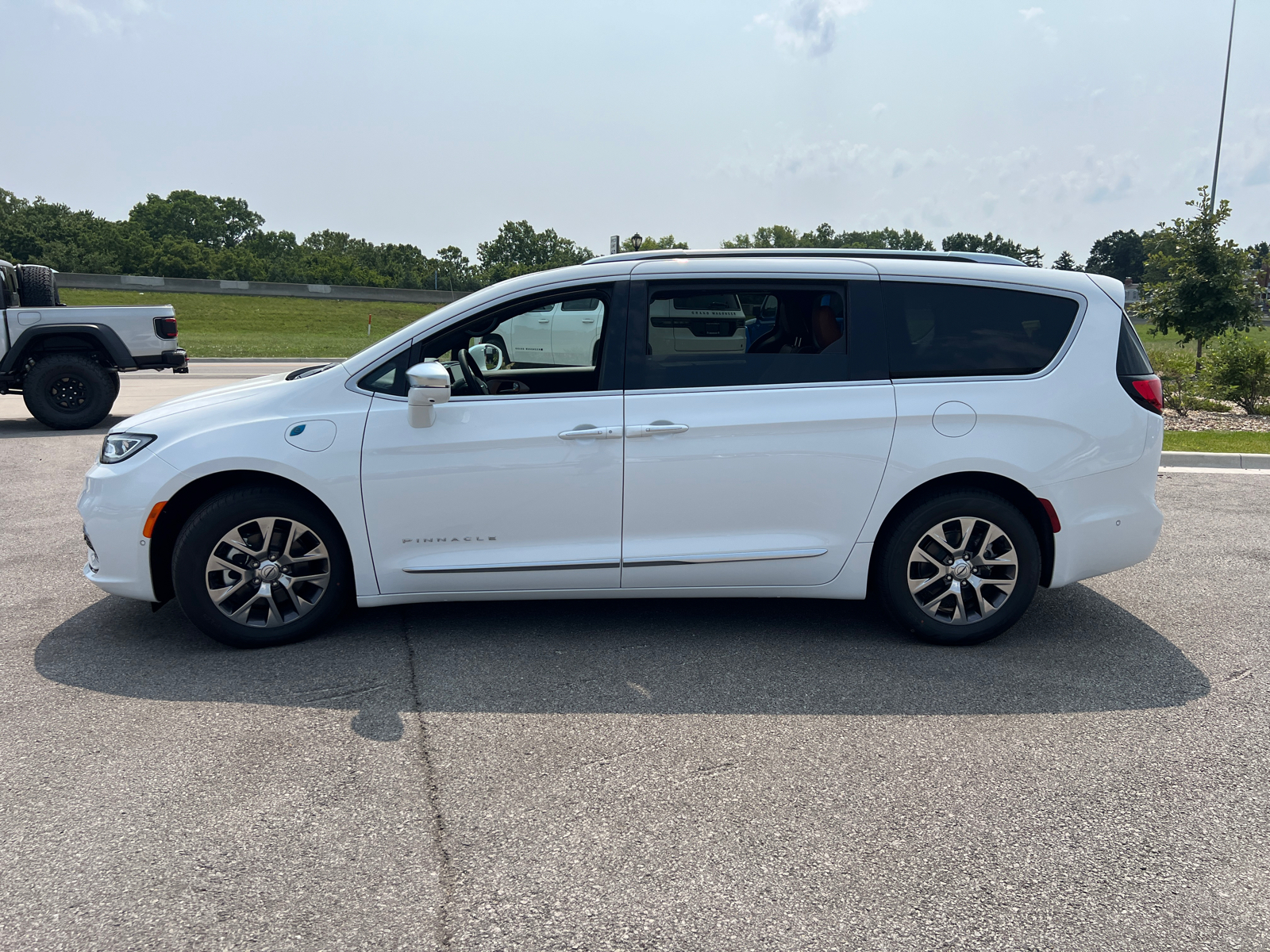 2024 Chrysler Pacifica Hybrid Pinnacle 5