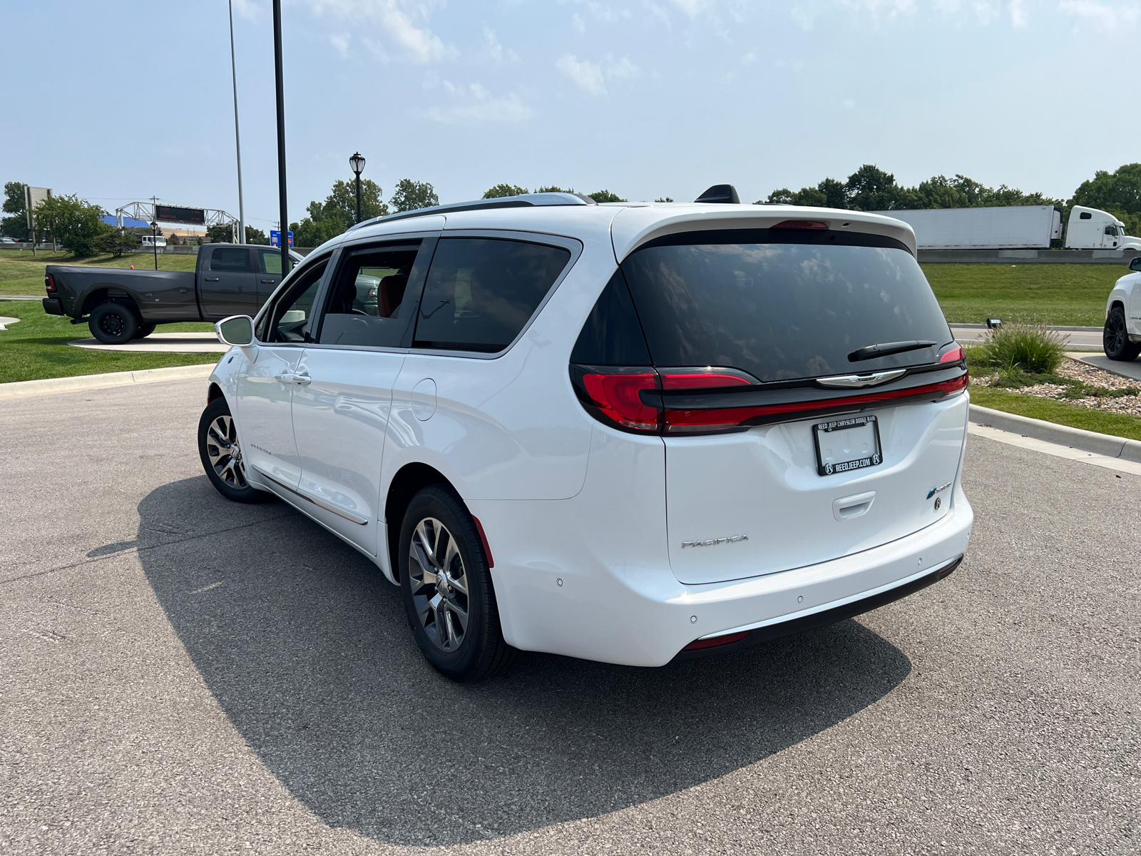 2024 Chrysler Pacifica Hybrid Pinnacle 7