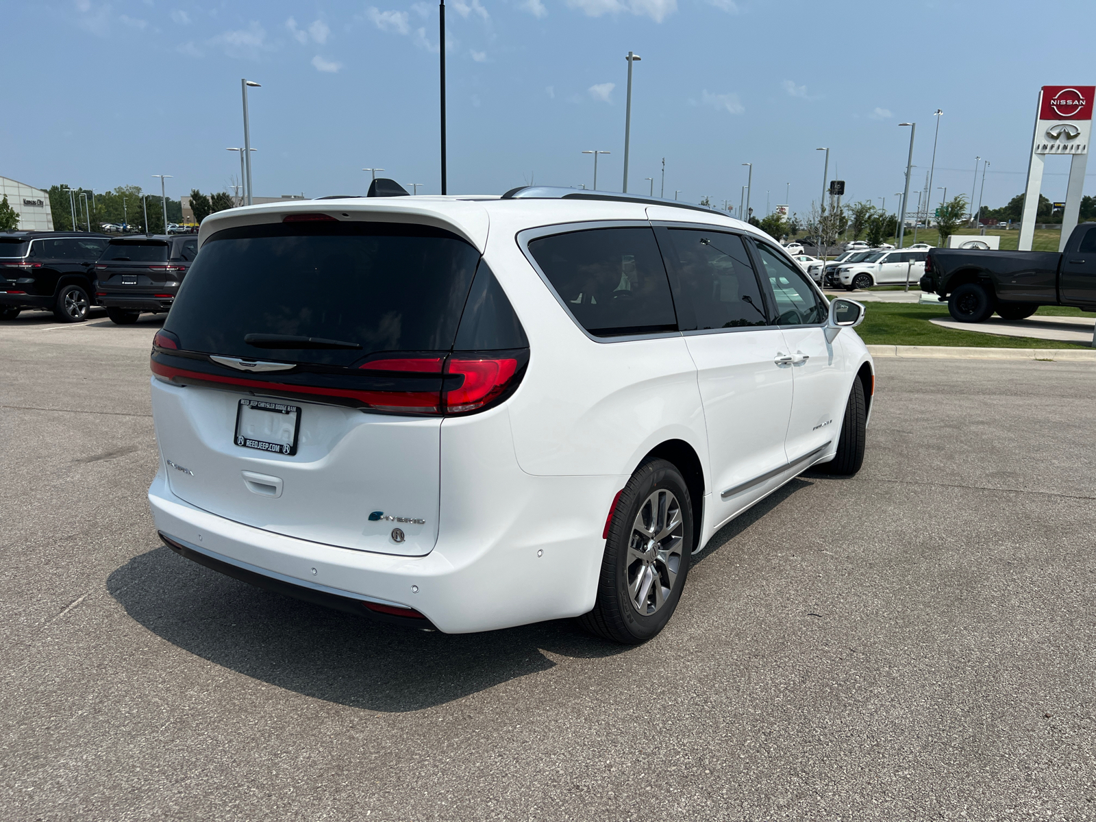 2024 Chrysler Pacifica Hybrid Pinnacle 9