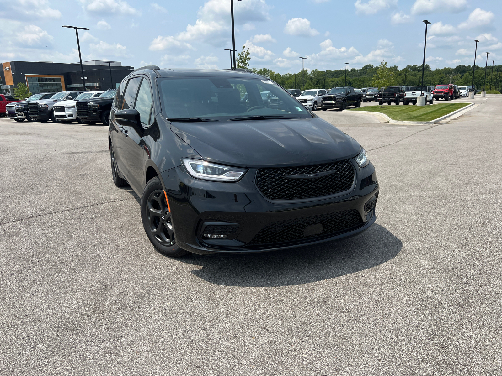 2024 Chrysler Pacifica Hybrid Select 2