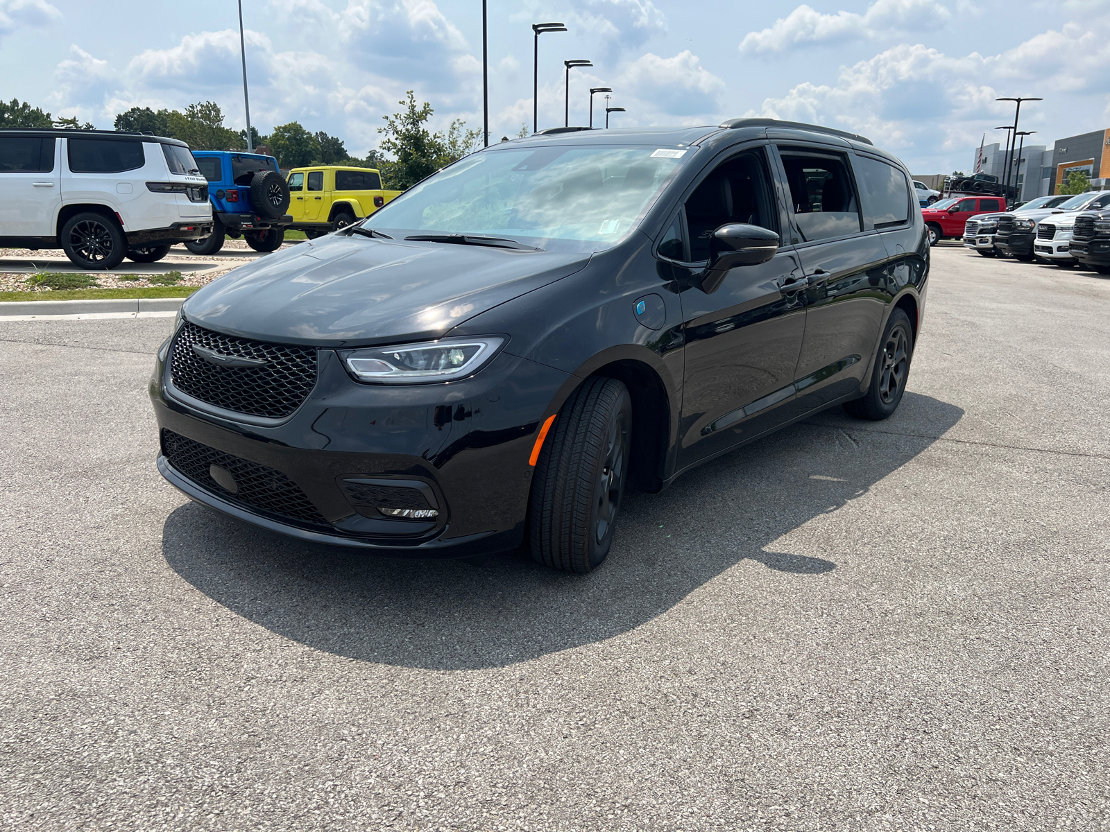 2024 Chrysler Pacifica Hybrid Select 4