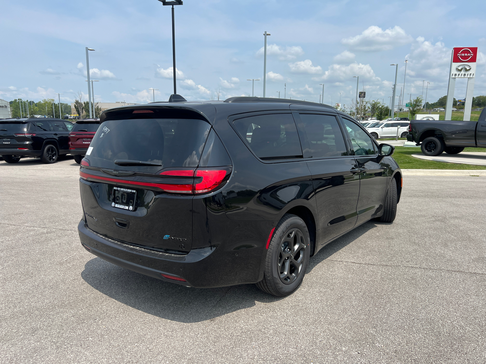 2024 Chrysler Pacifica Hybrid Select 9