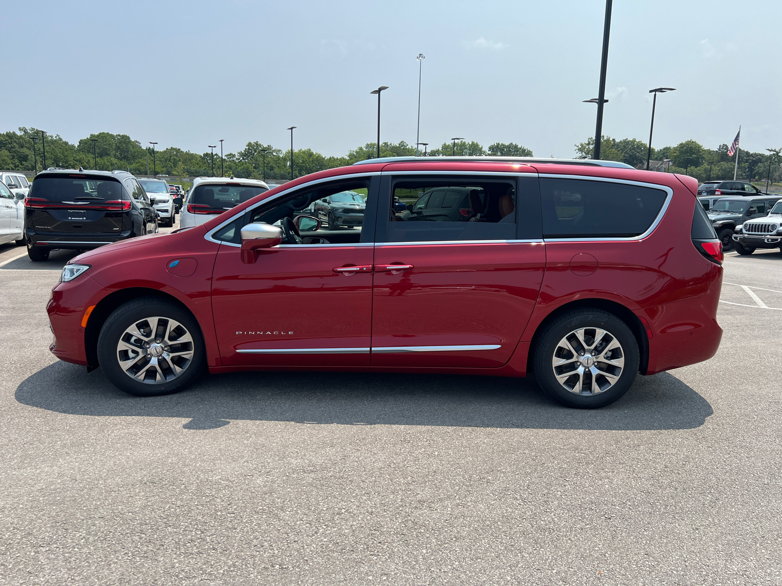 2024 Chrysler Pacifica Hybrid Pinnacle 5