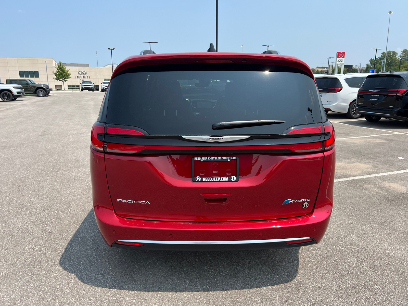 2024 Chrysler Pacifica Hybrid Pinnacle 8