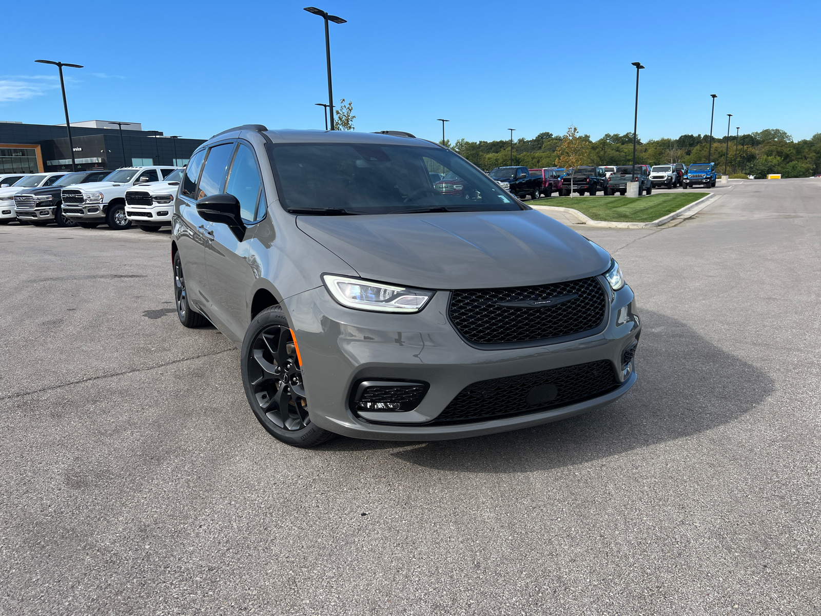 2024 Chrysler Pacifica Touring L 2