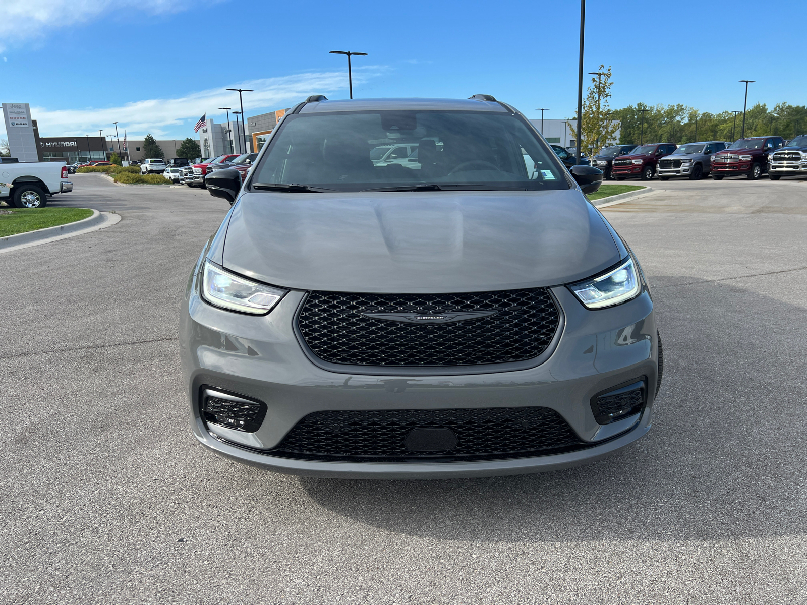 2024 Chrysler Pacifica Touring L 3