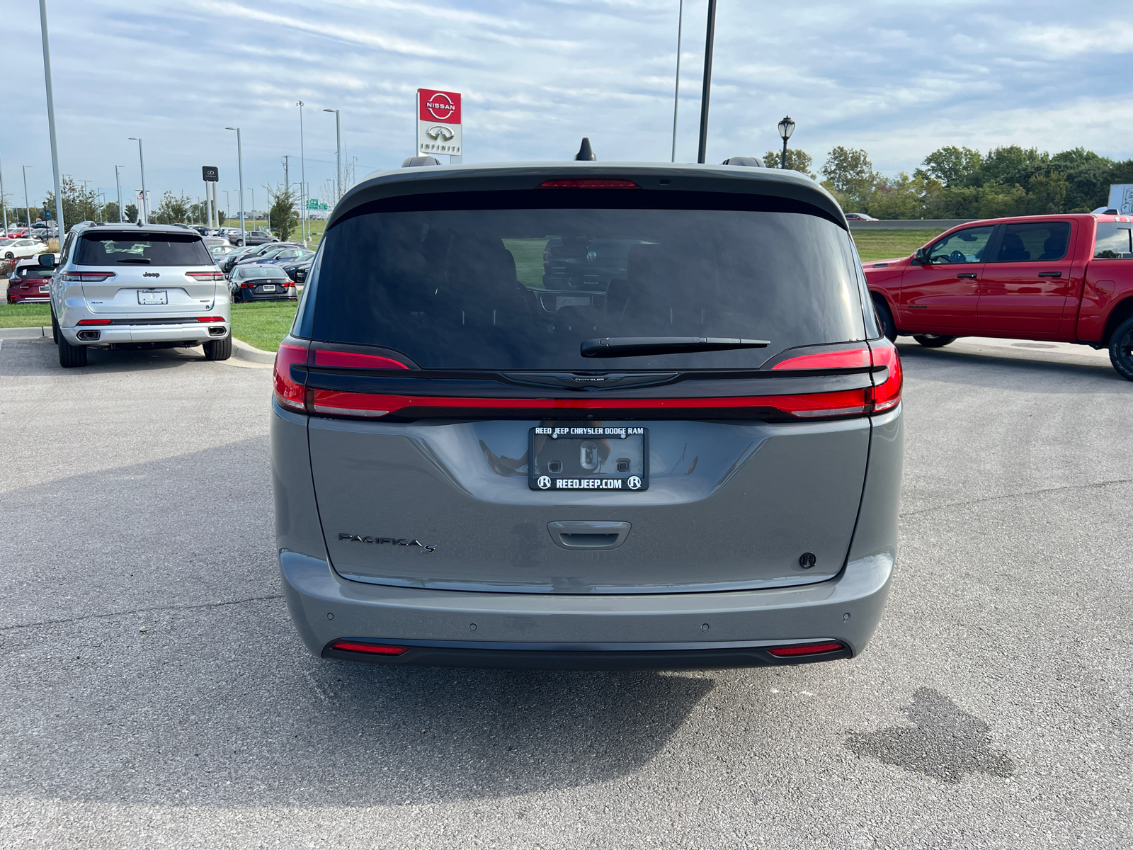 2024 Chrysler Pacifica Touring L 8