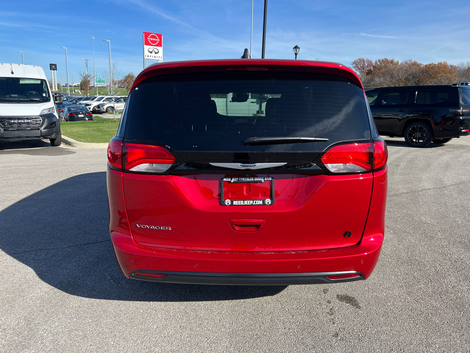 2025 Chrysler Voyager LX 8