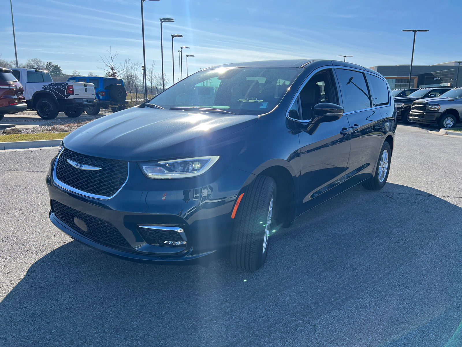 2025 Chrysler Pacifica Select 4