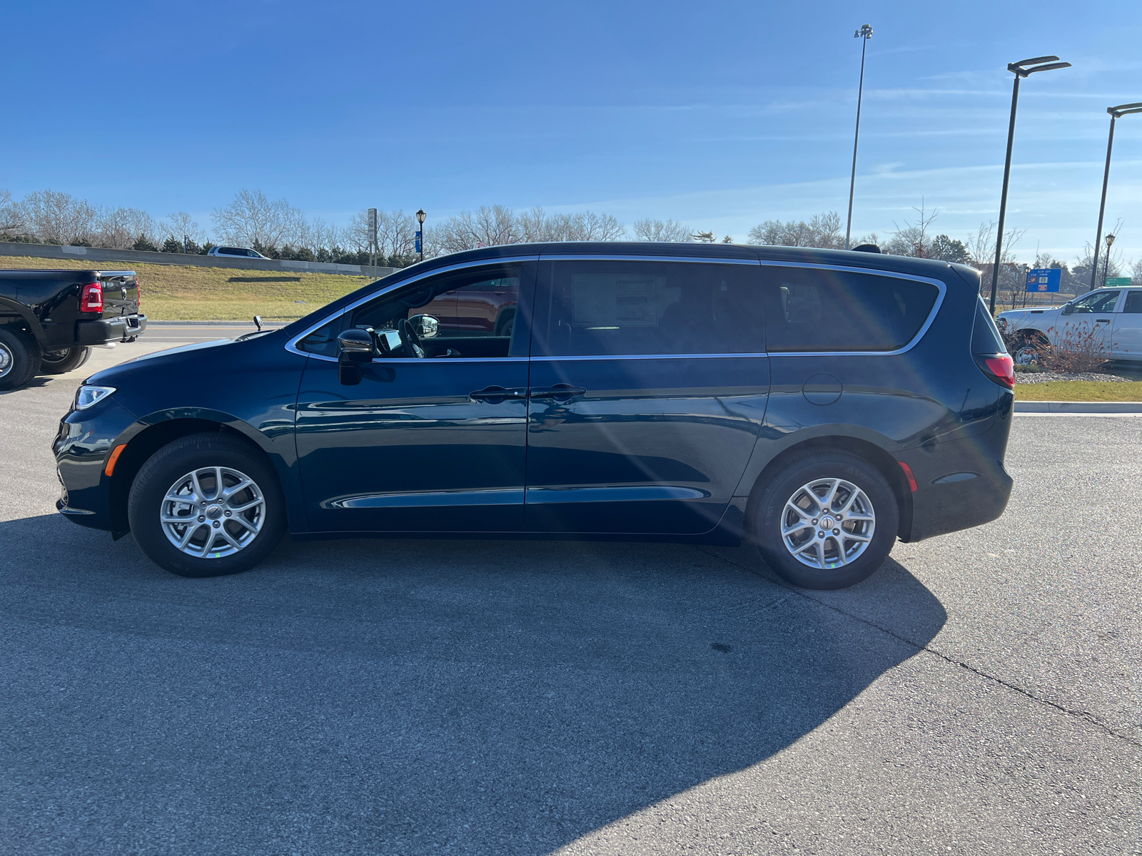 2025 Chrysler Pacifica Select 5