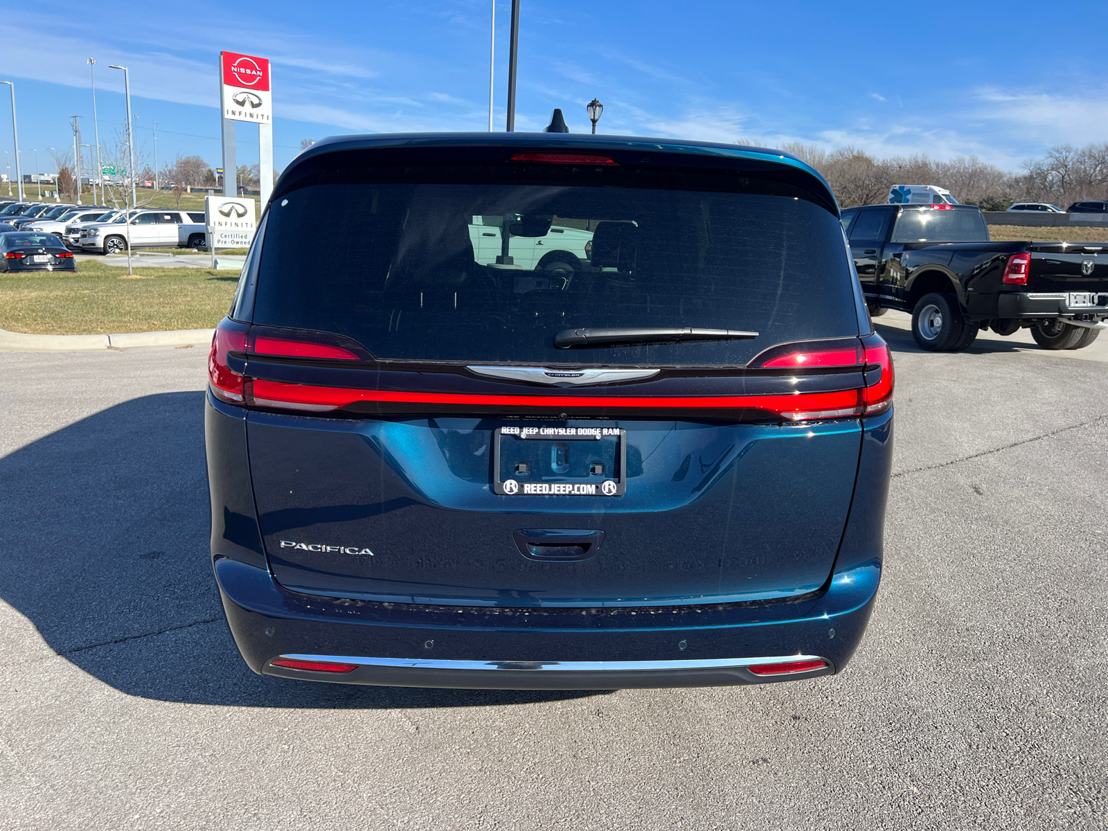 2025 Chrysler Pacifica Select 8