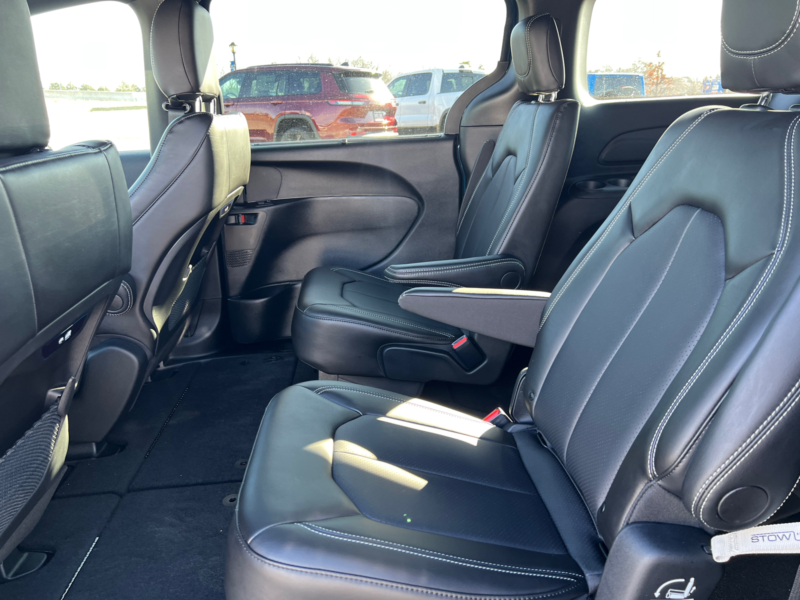 2025 Chrysler Pacifica Select 11