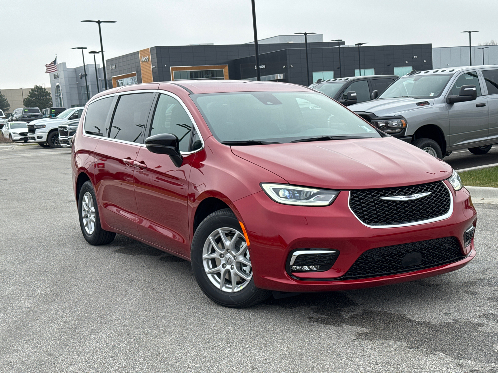 2025 Chrysler Pacifica Select 2