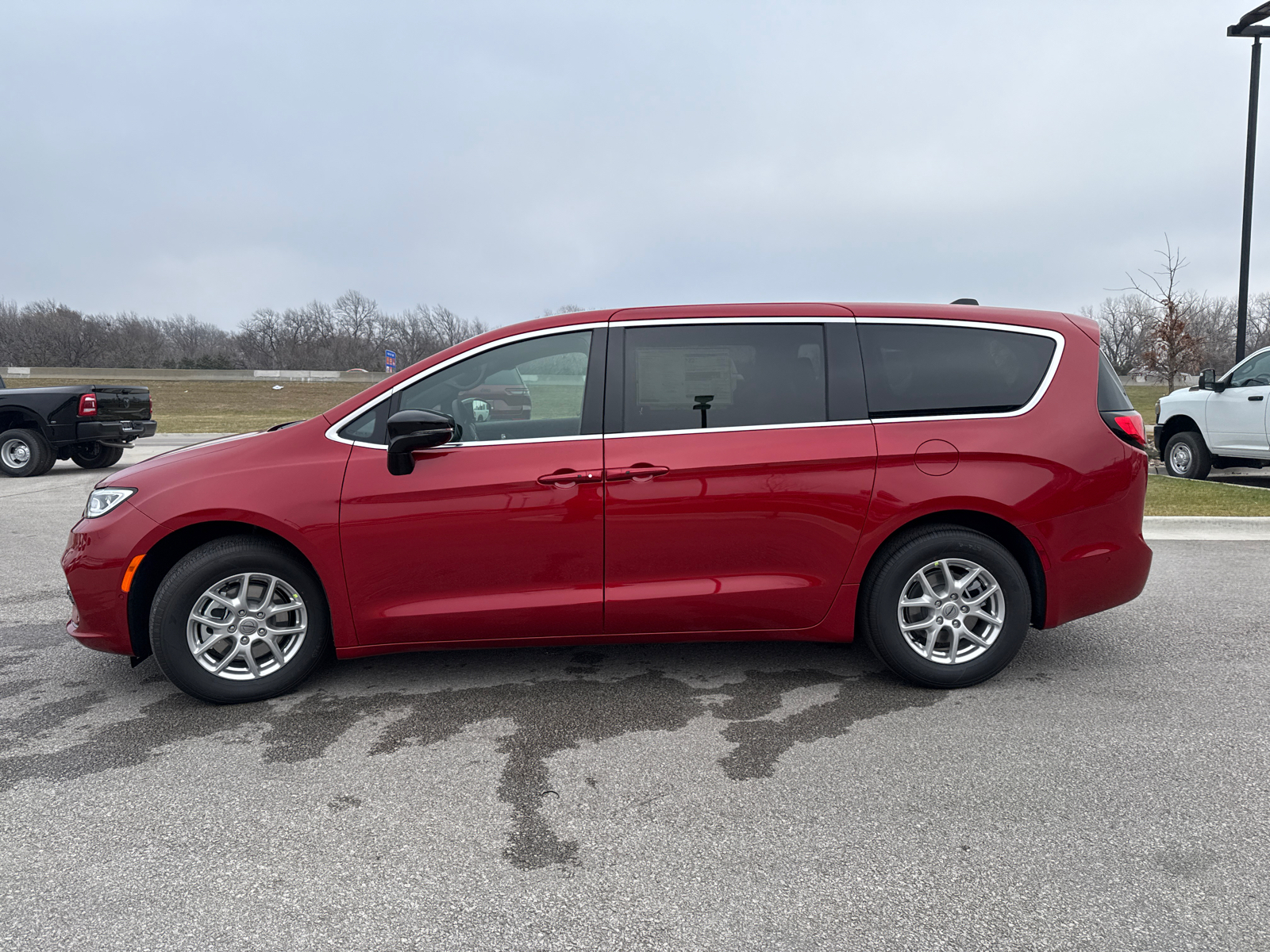 2025 Chrysler Pacifica Select 5