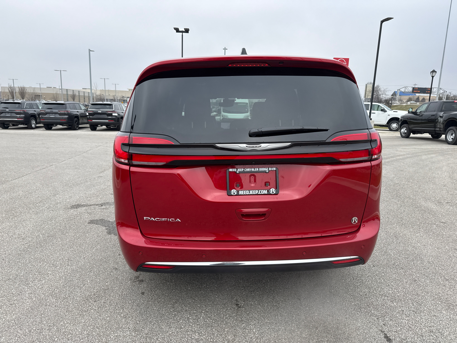 2025 Chrysler Pacifica Select 8