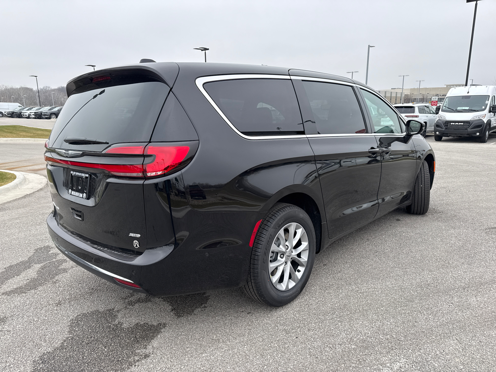 2025 Chrysler Pacifica Select 9