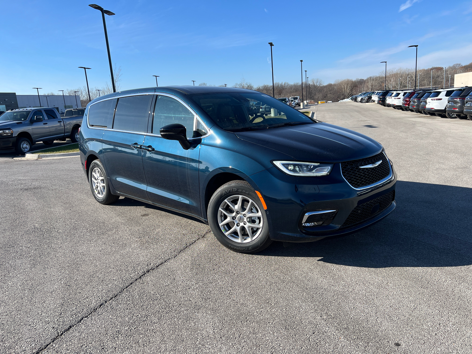 2025 Chrysler Pacifica Select 1