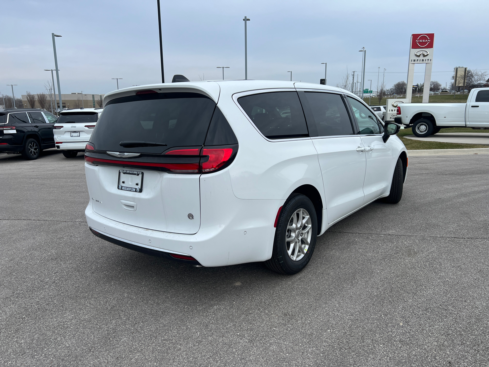 2025 Chrysler Pacifica Select 9