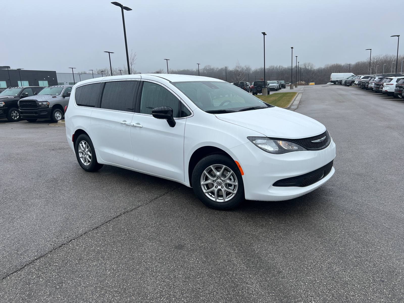 2025 Chrysler Voyager LX 1