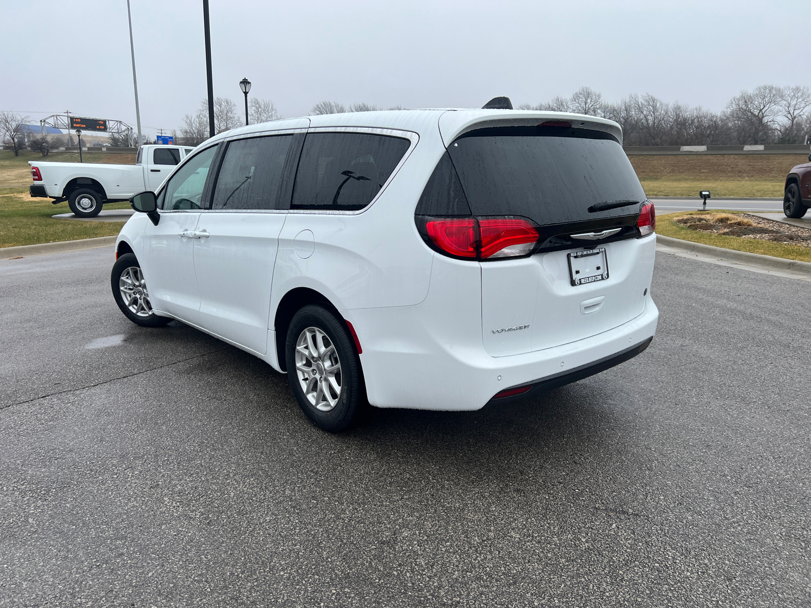 2025 Chrysler Voyager LX 7