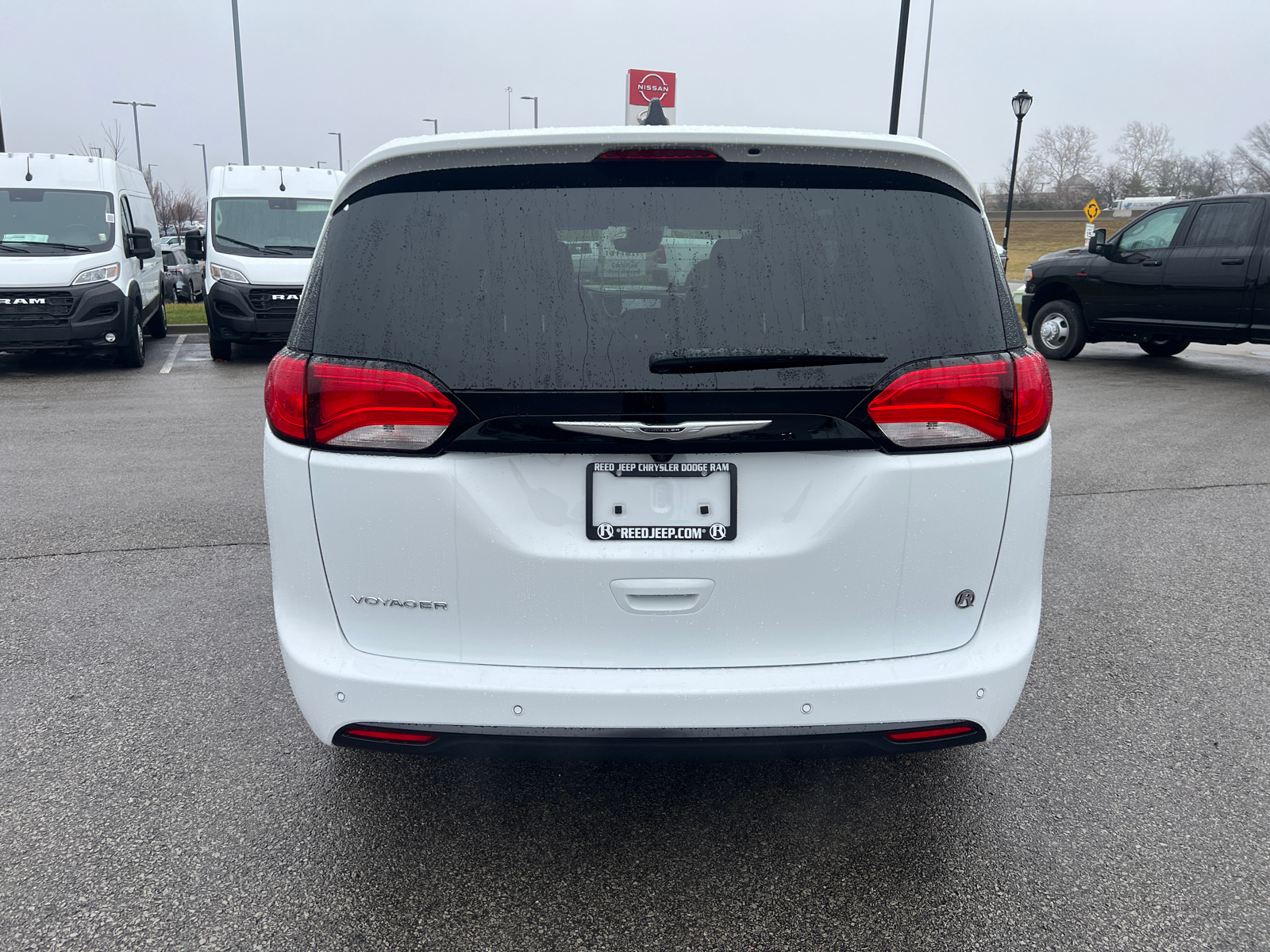 2025 Chrysler Voyager LX 8