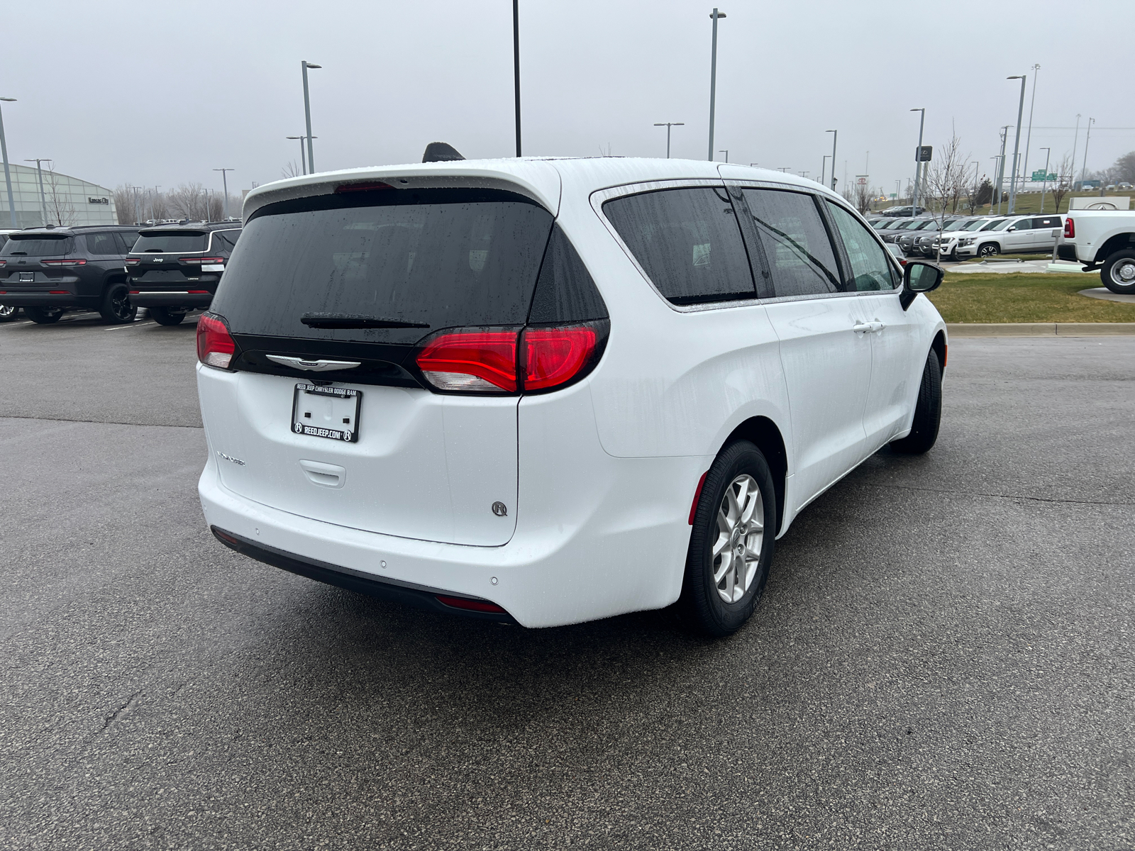 2025 Chrysler Voyager LX 9