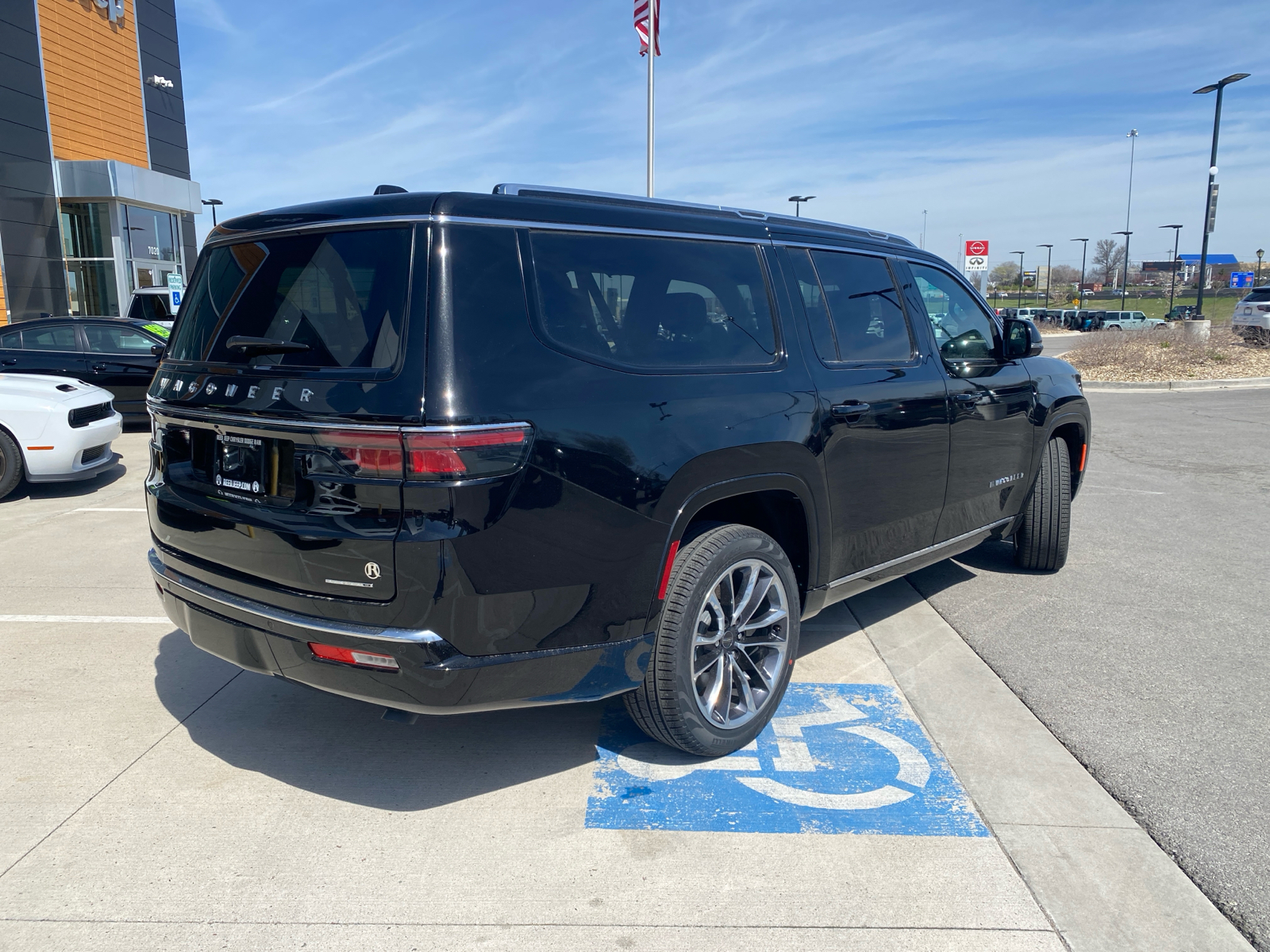 2024 Jeep Wagoneer L Series III 9