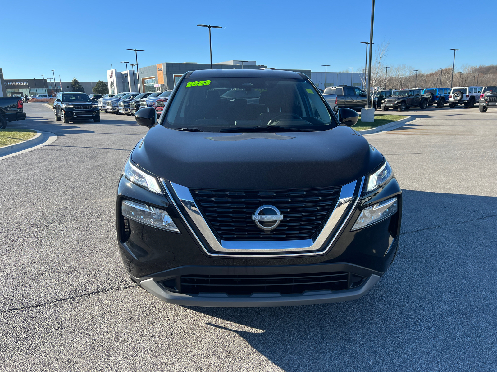 2023 Nissan Rogue SV 3