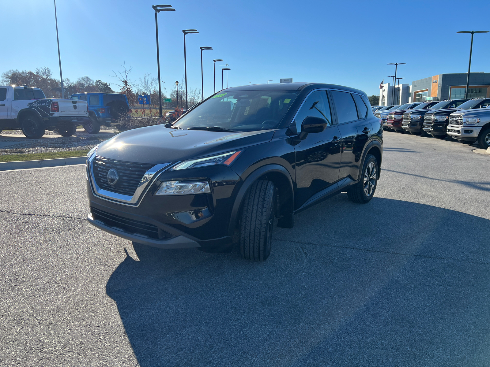 2023 Nissan Rogue SV 4