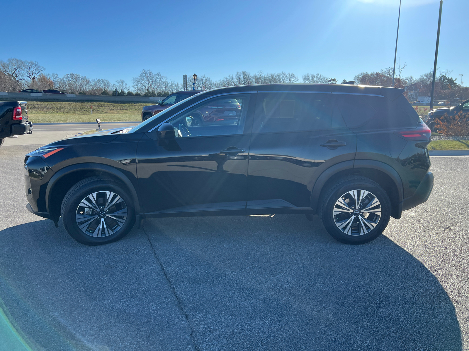 2023 Nissan Rogue SV 5