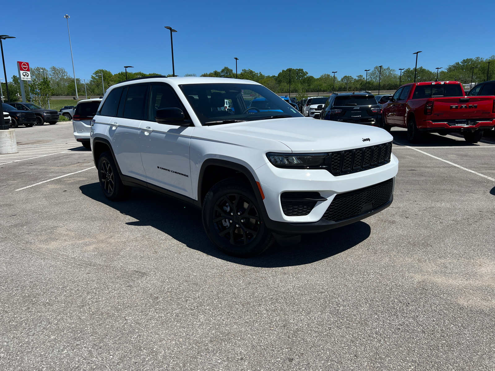 2024 Jeep Grand Cherokee Altitude 1