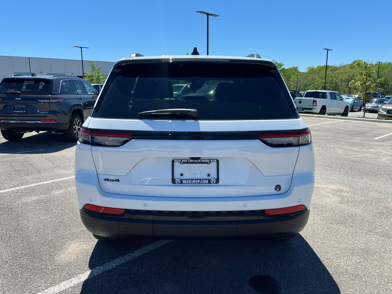 2024 Jeep Grand Cherokee Altitude 8