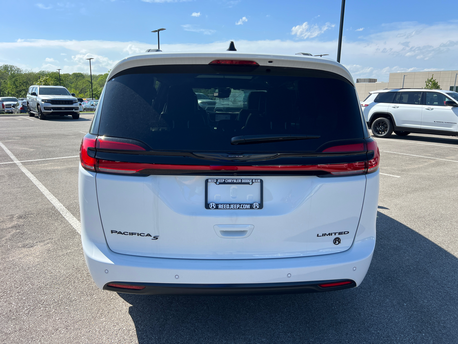 2024 Chrysler Pacifica Limited 8