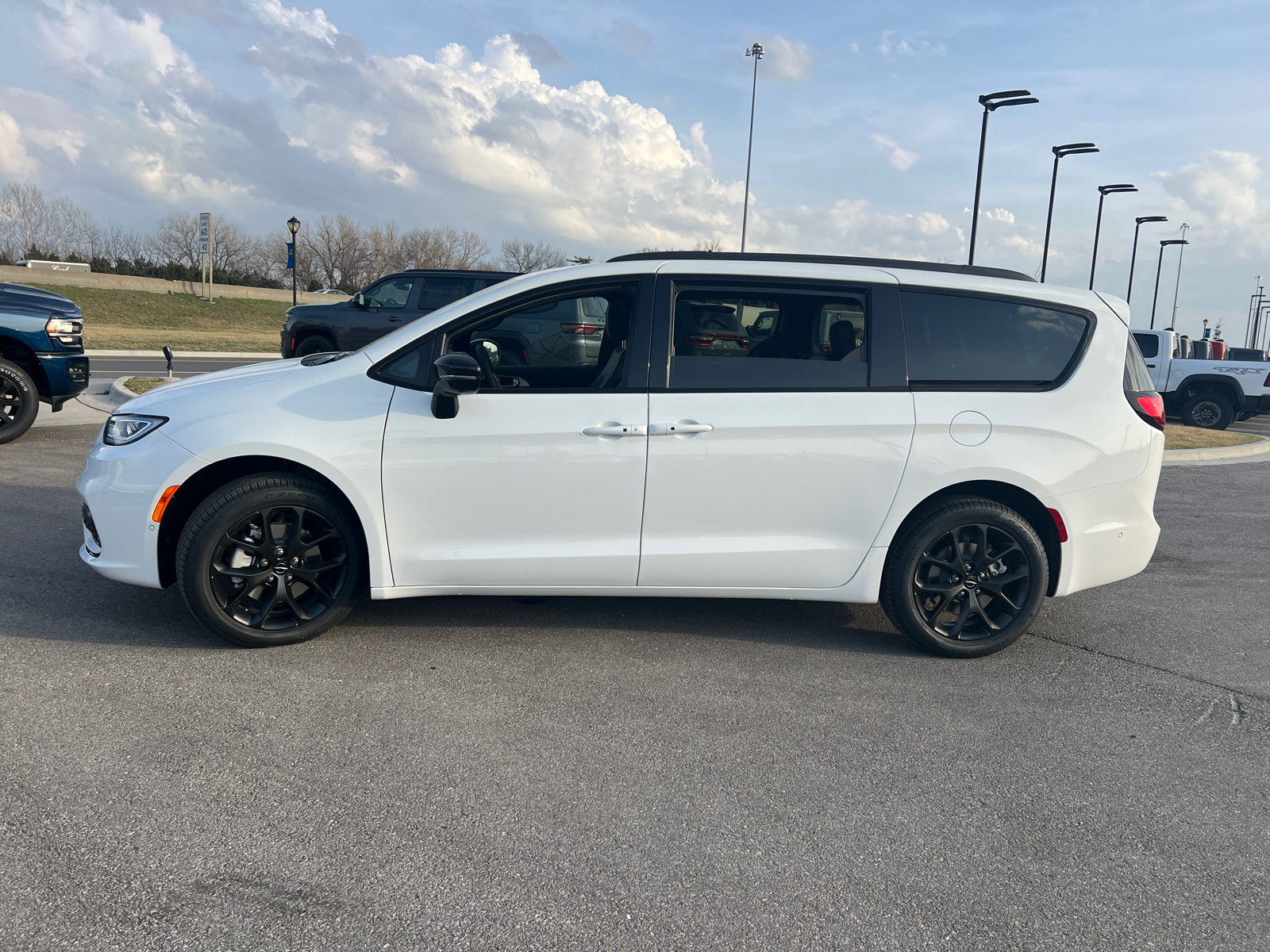 2024 Chrysler Pacifica Limited 5