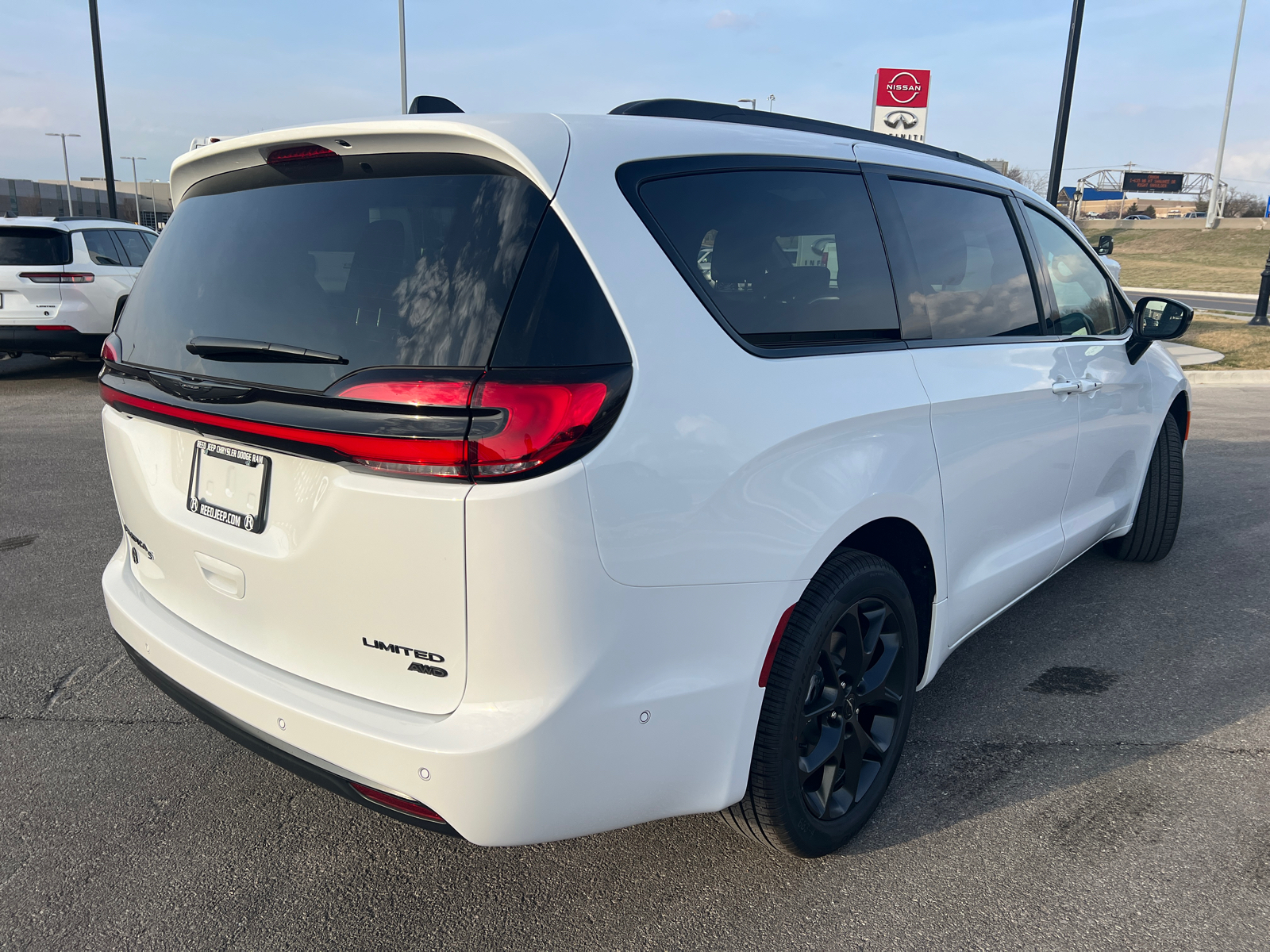 2024 Chrysler Pacifica Limited 8