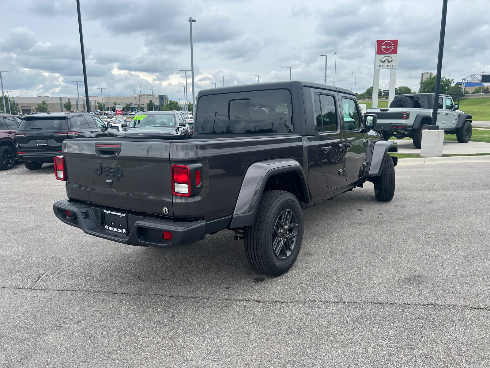 2024 Jeep Gladiator Sport S 4x4 9