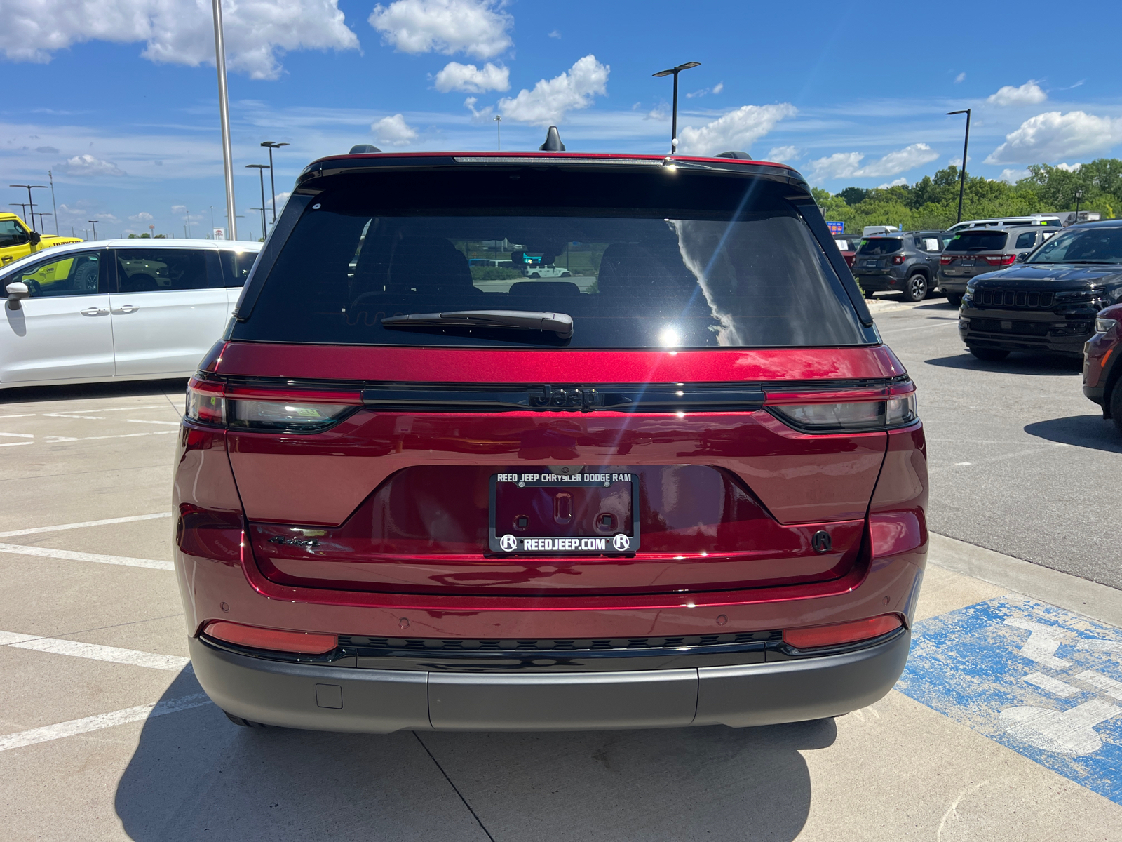 2024 Jeep Grand Cherokee Altitude X 8