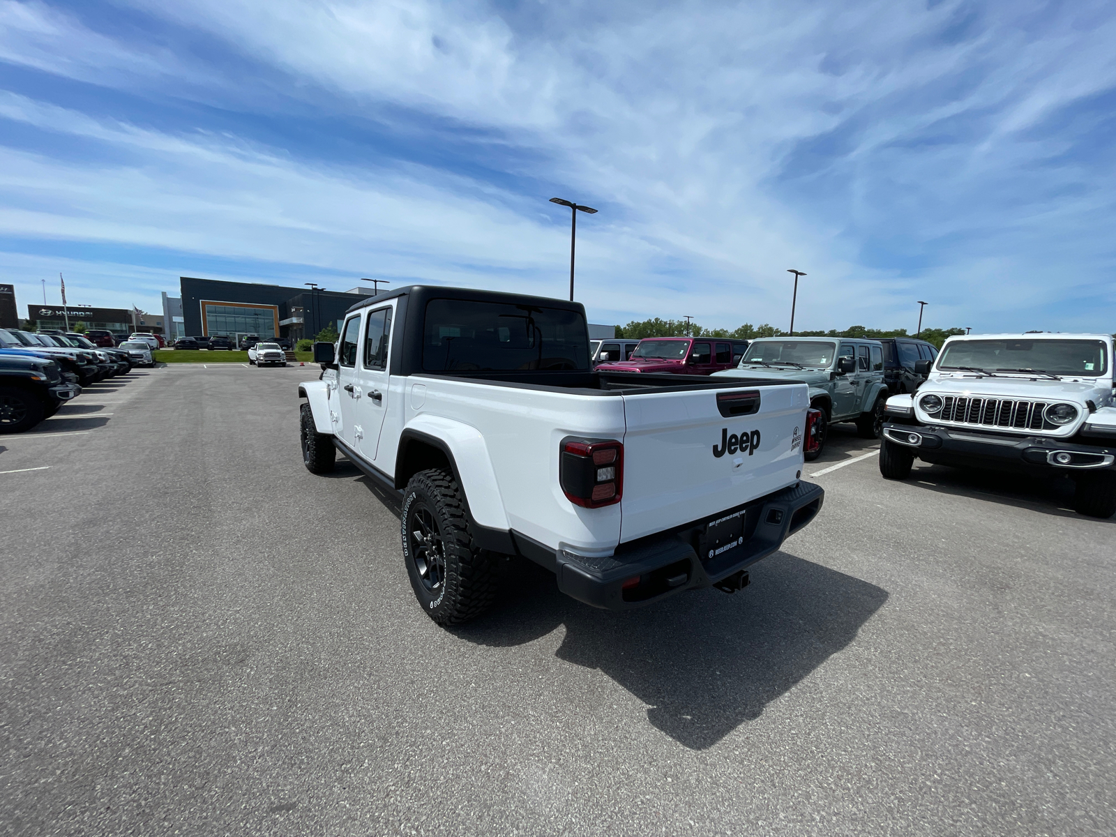 2024 Jeep Gladiator Willys 4x4 7