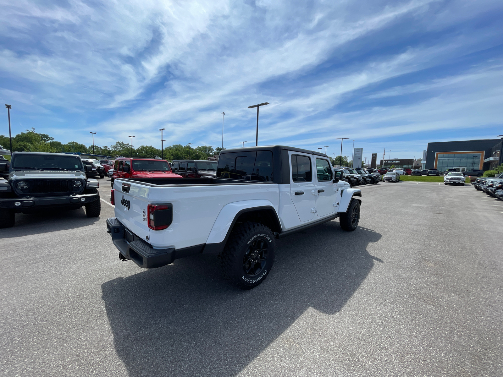 2024 Jeep Gladiator Willys 4x4 9