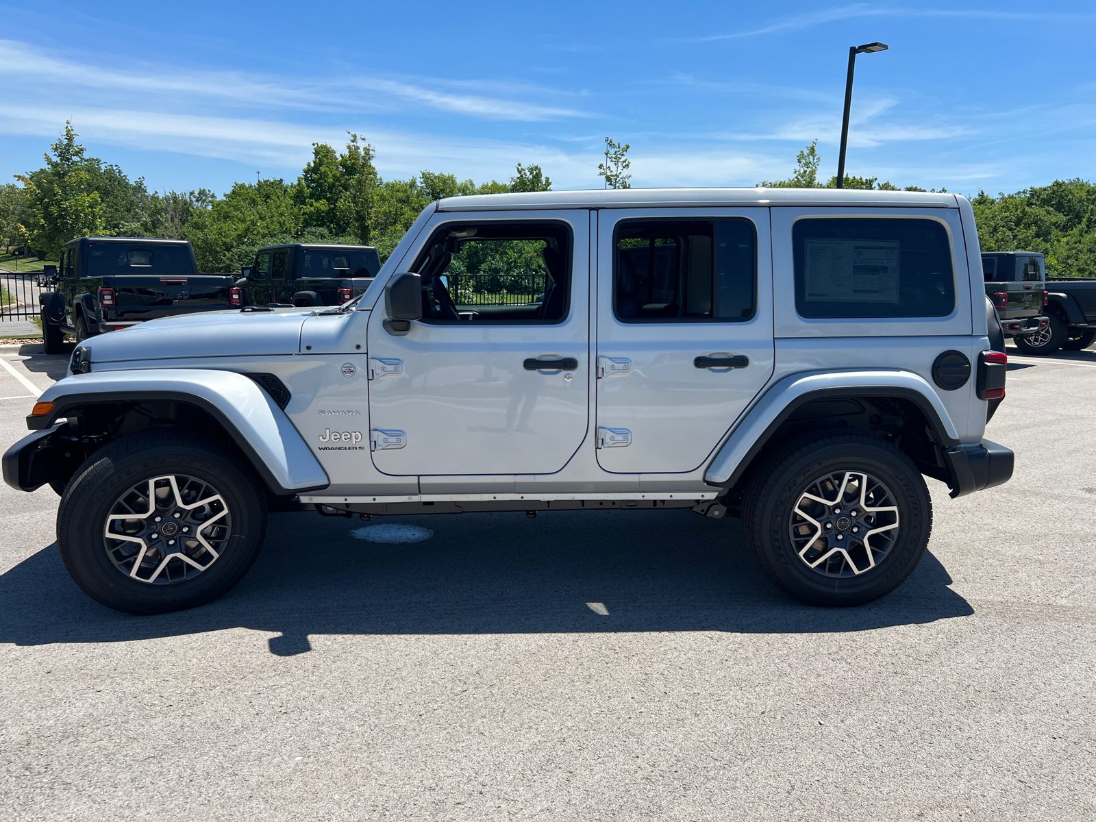 2024 Jeep Wrangler Sahara 5