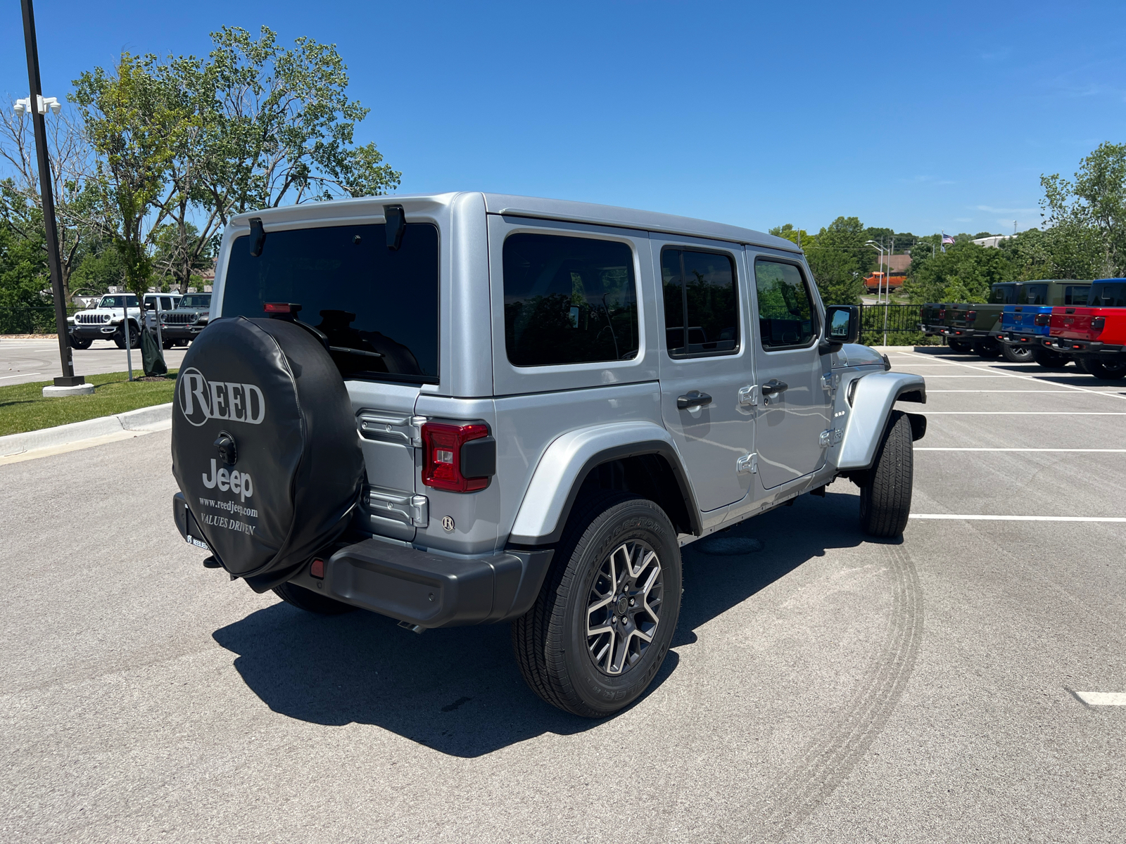 2024 Jeep Wrangler Sahara 9