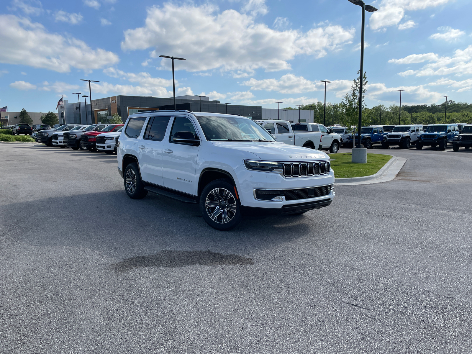 2024 Jeep Wagoneer  1