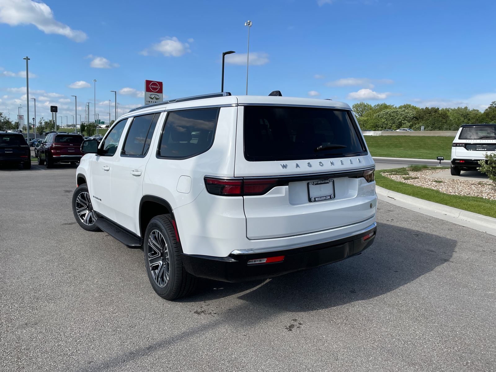 2024 Jeep Wagoneer  7