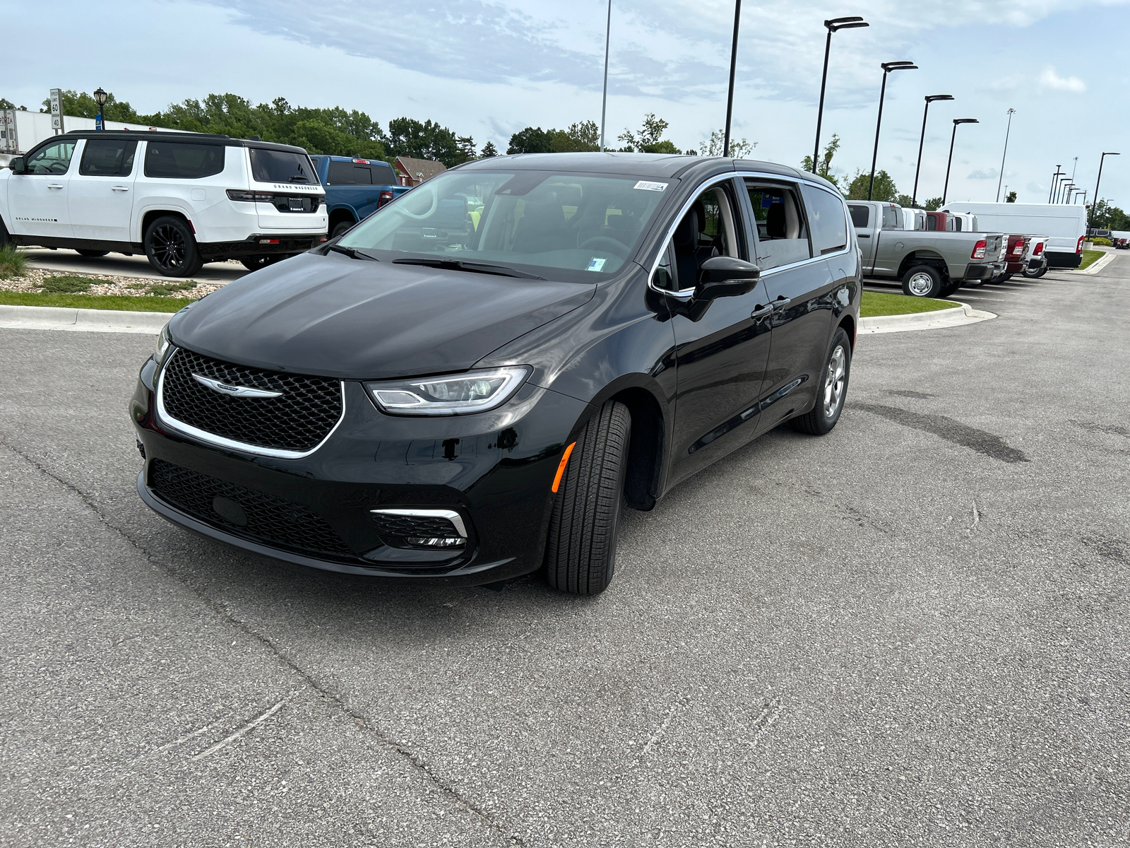 2024 Chrysler Pacifica Limited 4