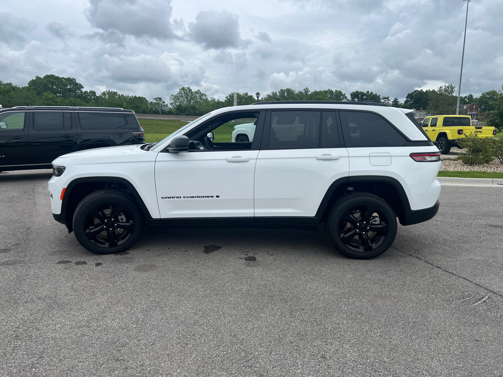 2024 Jeep Grand Cherokee Altitude X 5