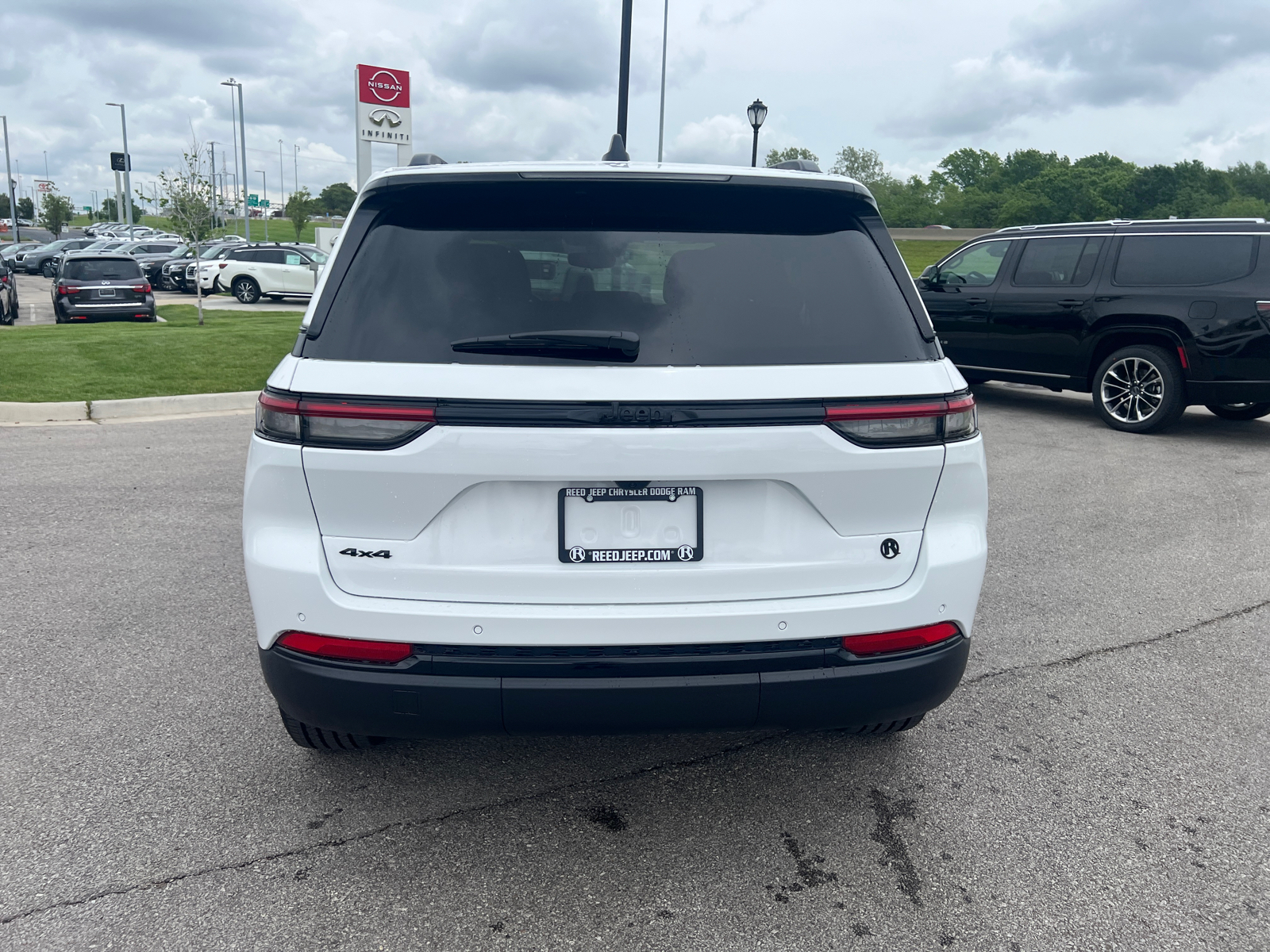 2024 Jeep Grand Cherokee Altitude X 8