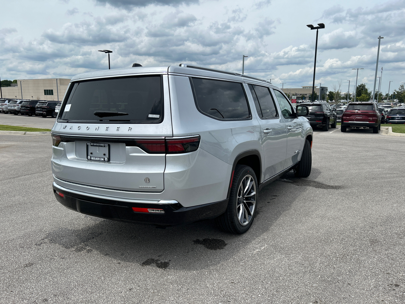 2024 Jeep Wagoneer L Series III 9